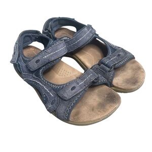 Earth Origins Beverly sandals with adjustable straps and a suede-like material 7